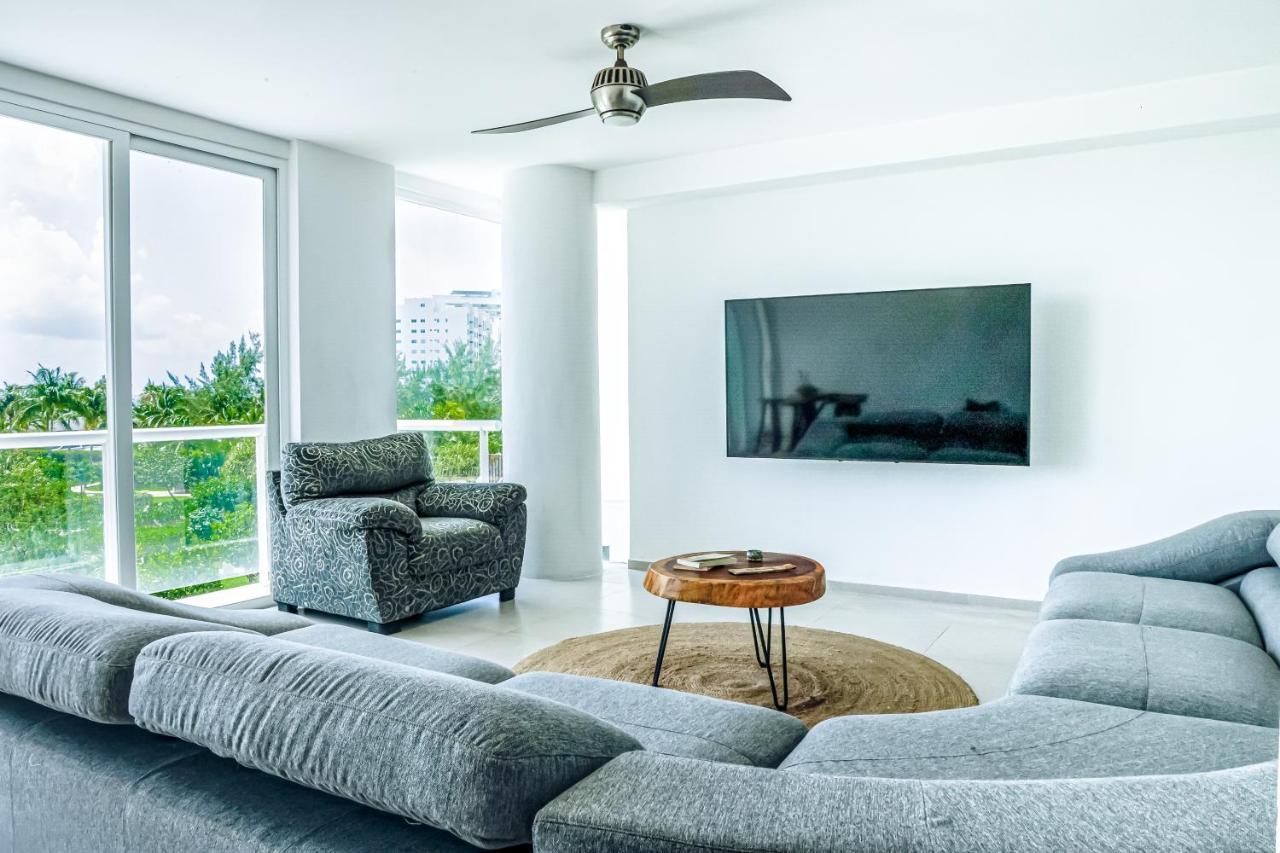 New Beachfront Luxury Apartments Cancún Eksteriør billede
