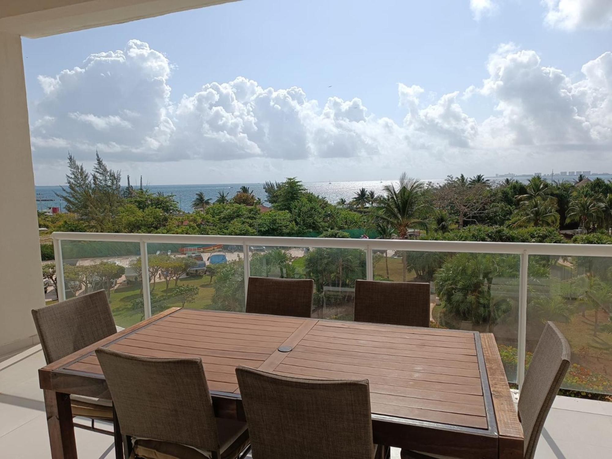 New Beachfront Luxury Apartments Cancún Eksteriør billede