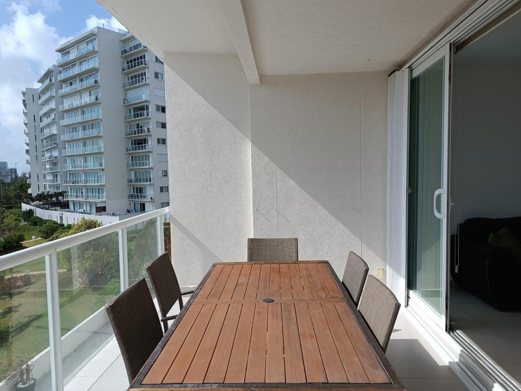 New Beachfront Luxury Apartments Cancún Eksteriør billede