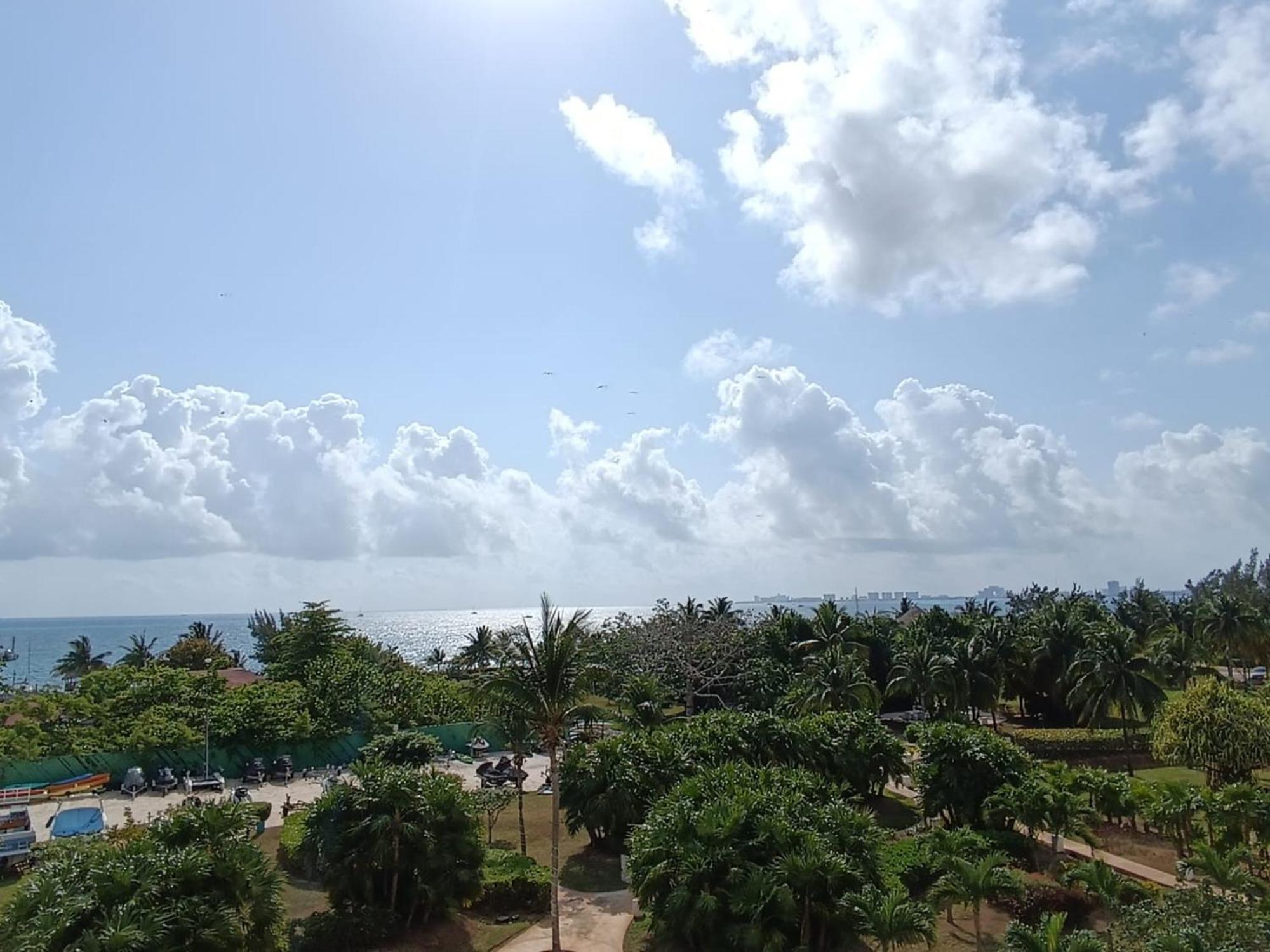 New Beachfront Luxury Apartments Cancún Eksteriør billede