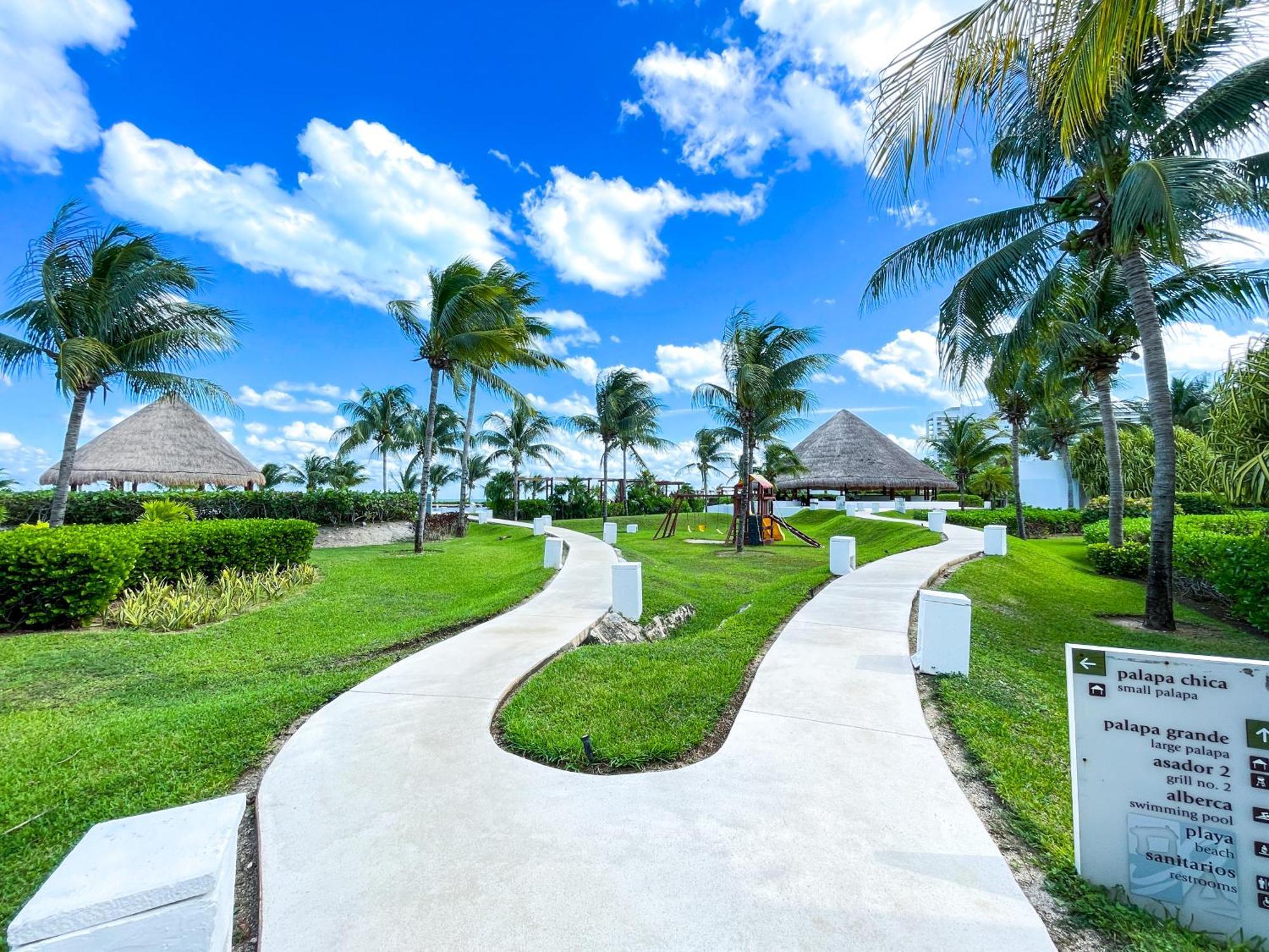New Beachfront Luxury Apartments Cancún Eksteriør billede