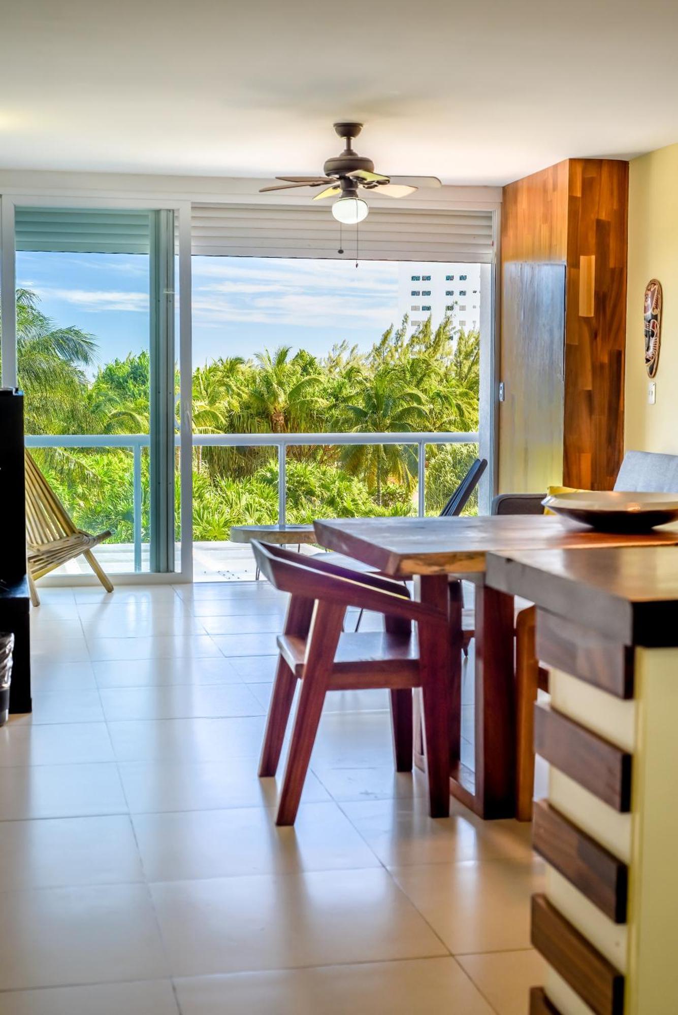 New Beachfront Luxury Apartments Cancún Eksteriør billede