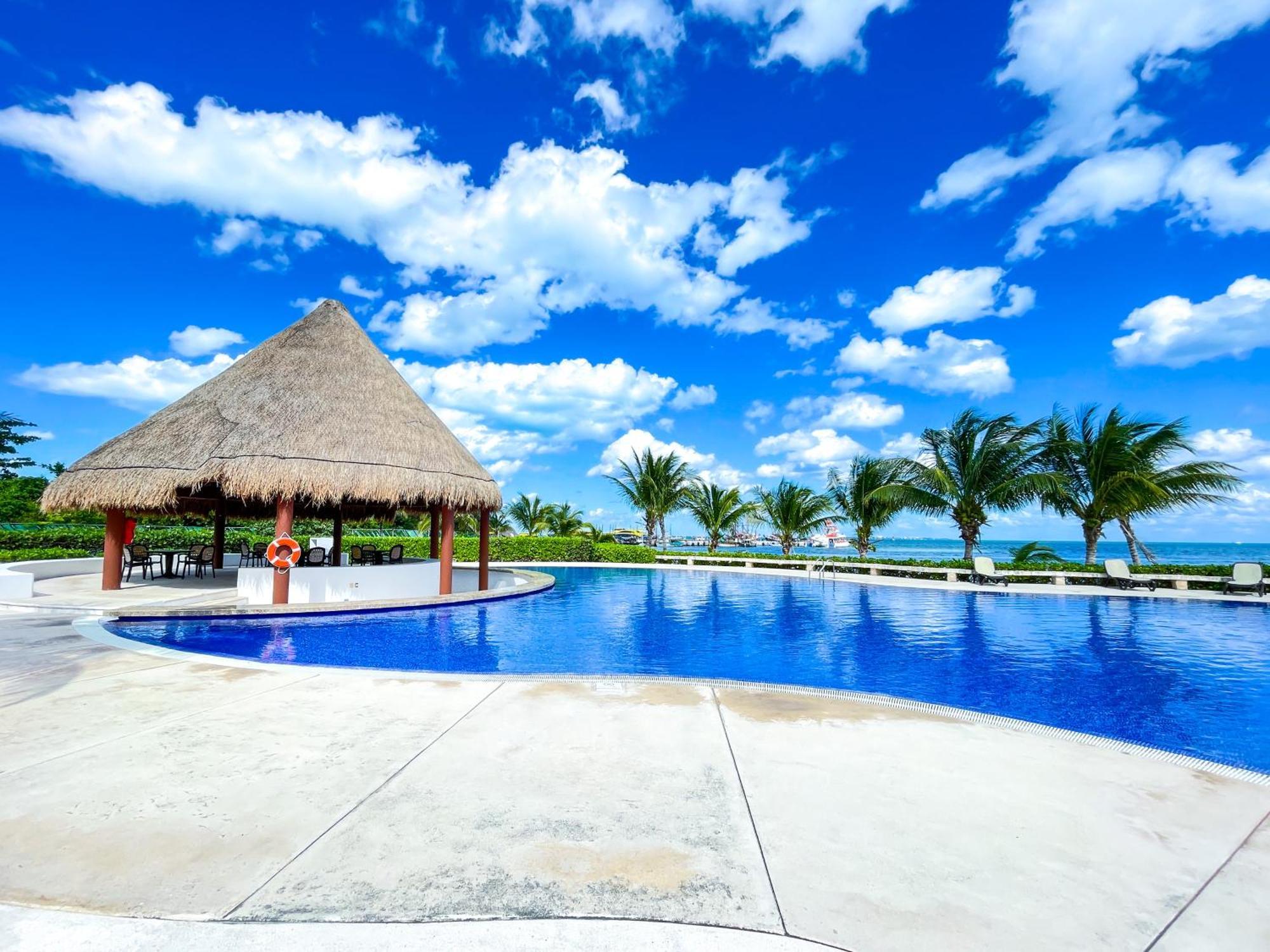 New Beachfront Luxury Apartments Cancún Eksteriør billede