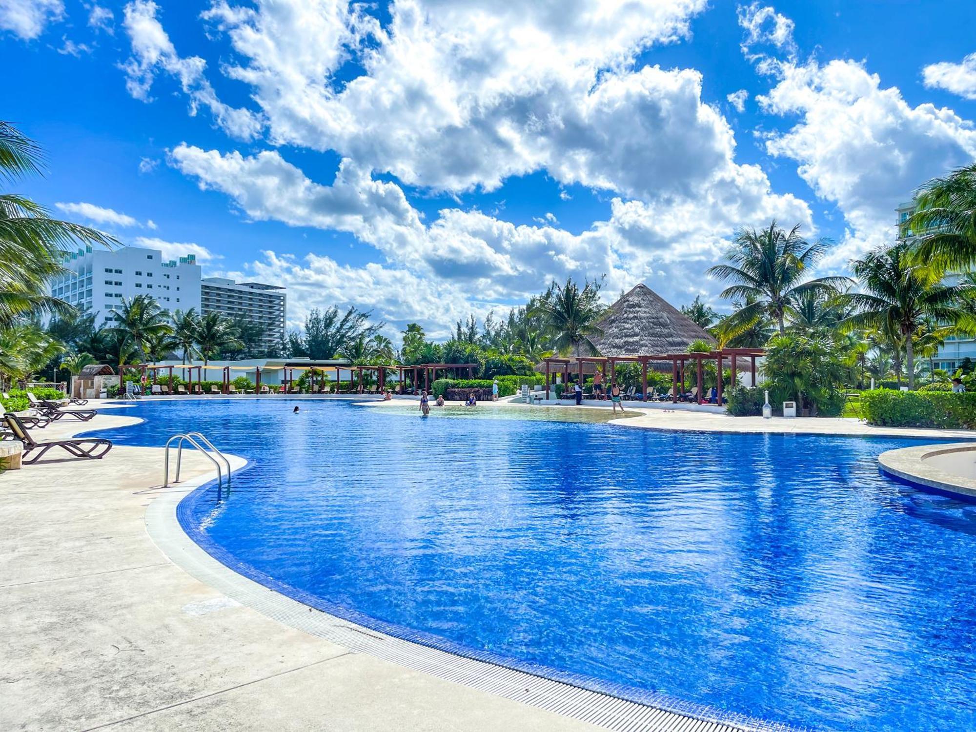 New Beachfront Luxury Apartments Cancún Eksteriør billede