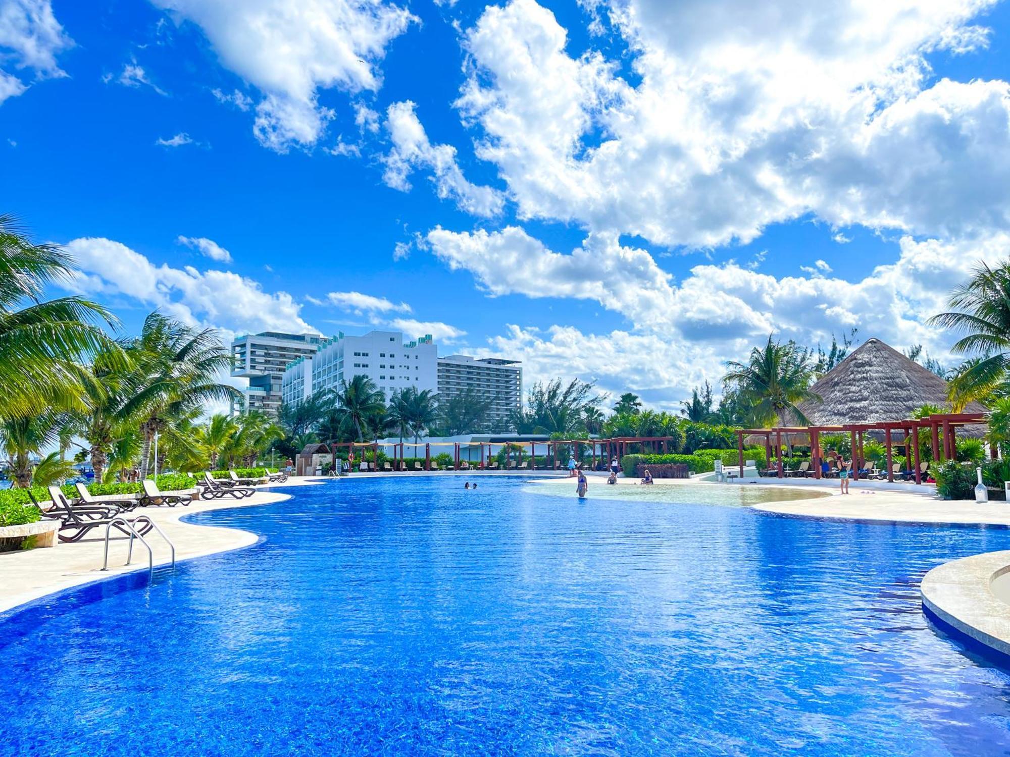 New Beachfront Luxury Apartments Cancún Eksteriør billede