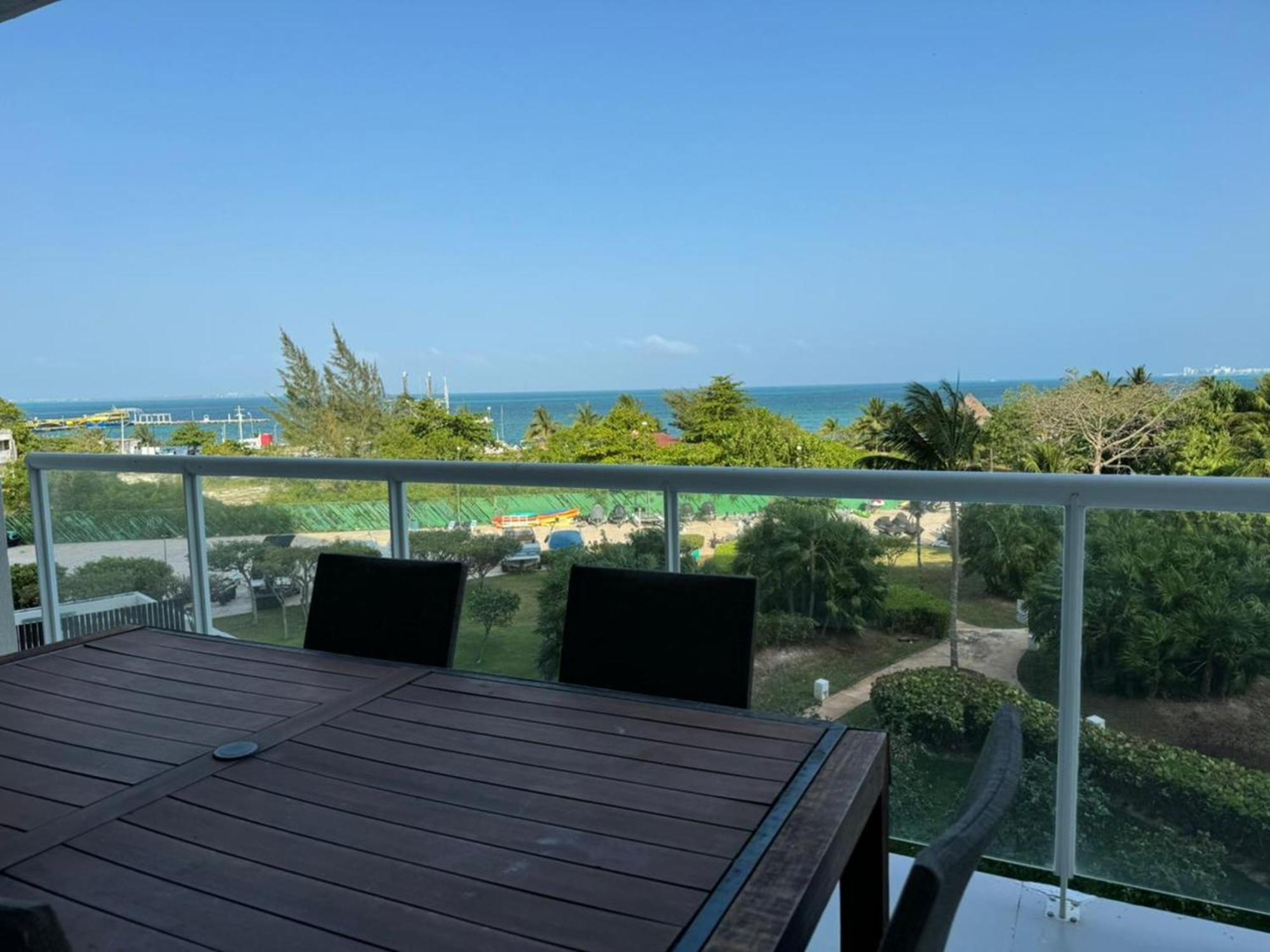 New Beachfront Luxury Apartments Cancún Eksteriør billede