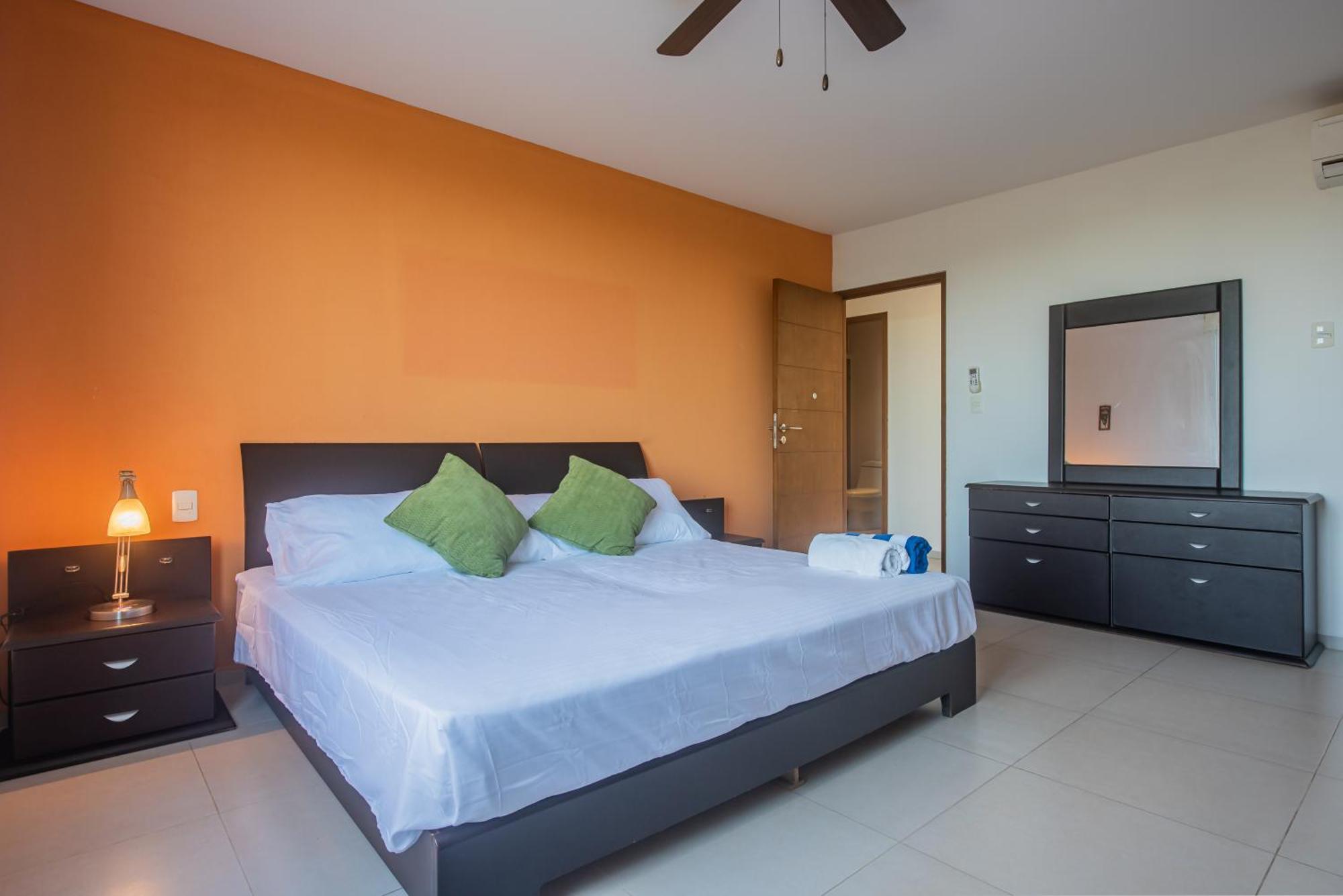 New Beachfront Luxury Apartments Cancún Eksteriør billede
